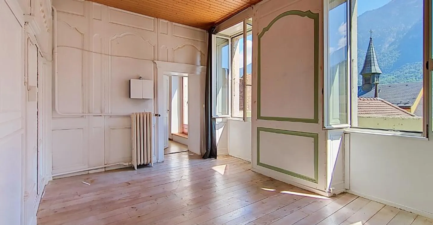 Charmant appartement à rénover de 4.5 pièces avec balcon au coeur de St-Maurice - Foto 7 von 12