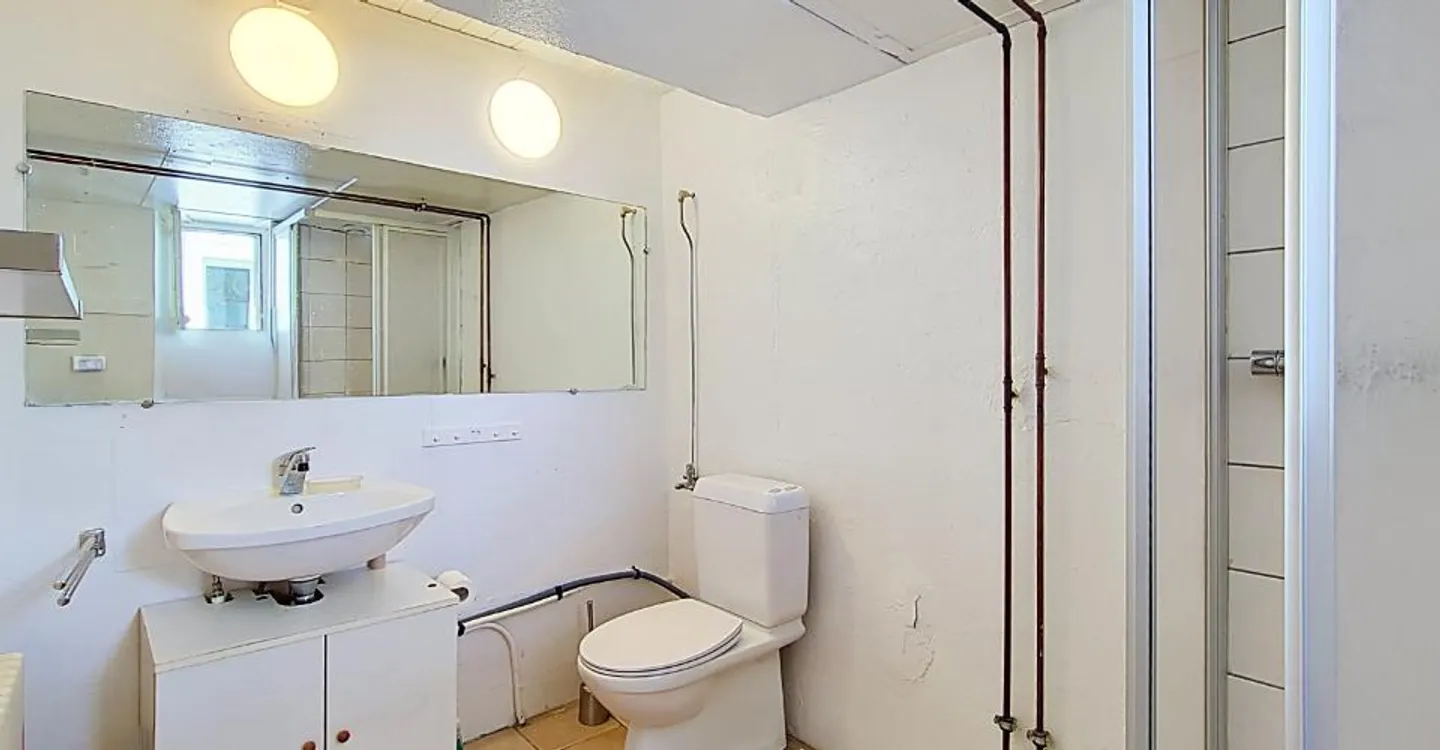 Charmant appartement à rénover de 4.5 pièces avec balcon au coeur de St-Maurice - Foto 8 von 12