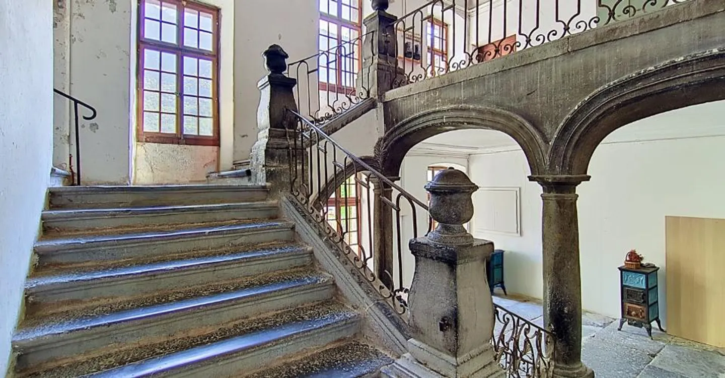 Charmant appartement à rénover de 4.5 pièces avec balcon au coeur de St-Maurice - Foto 9 von 12