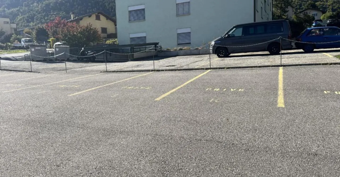 Outdoor parking spaces for rent - Chamoson - Photo 2 of 3