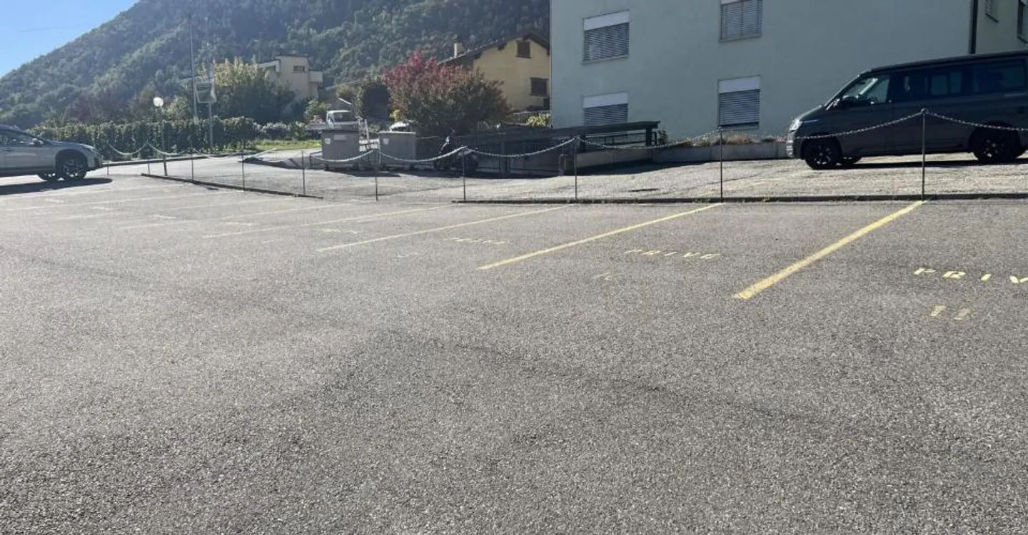 Outdoor parking spaces for rent - Chamoson - Photo 3 of 3