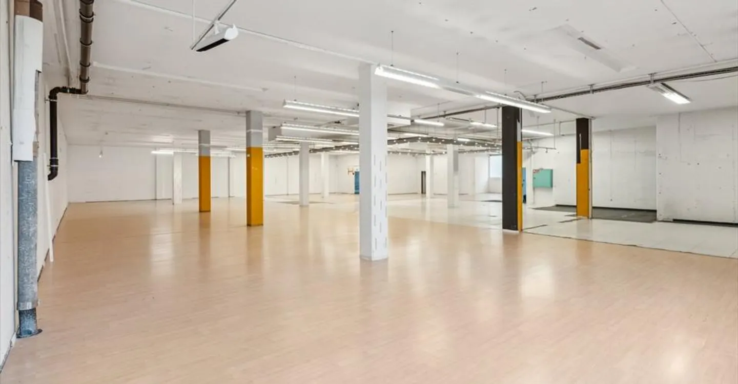 Geräumiger Büroraum - Foto 6 von 8