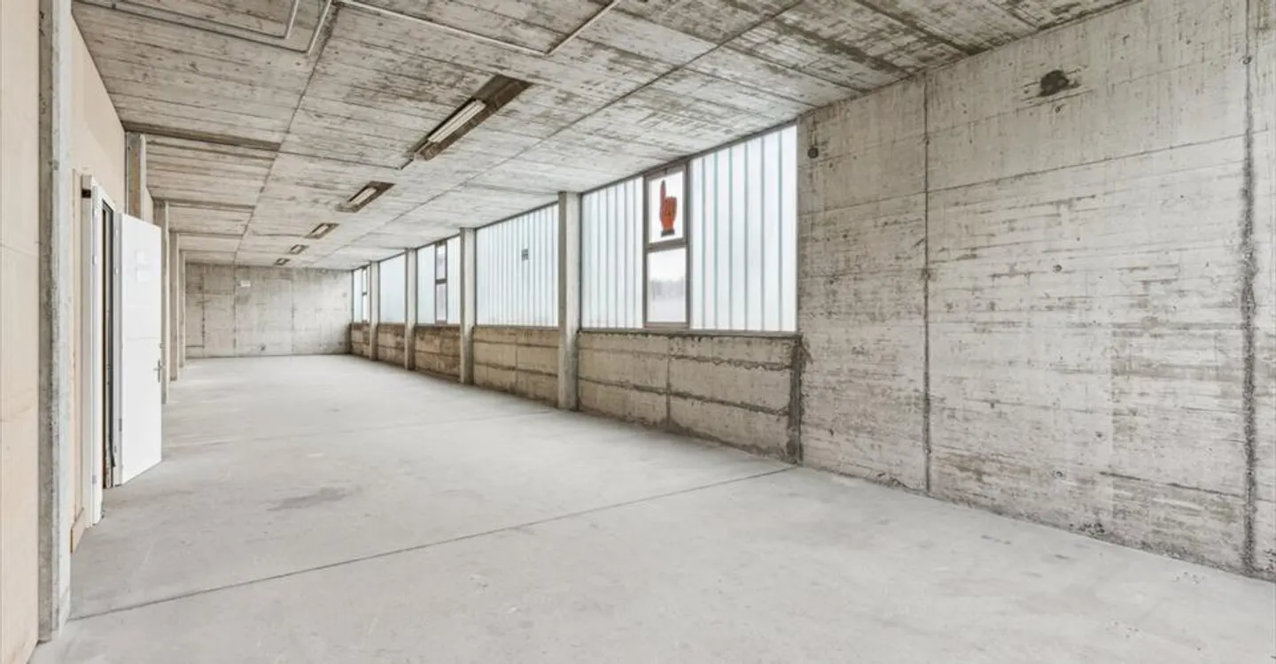Geräumiger Büroraum - Foto 7 von 8