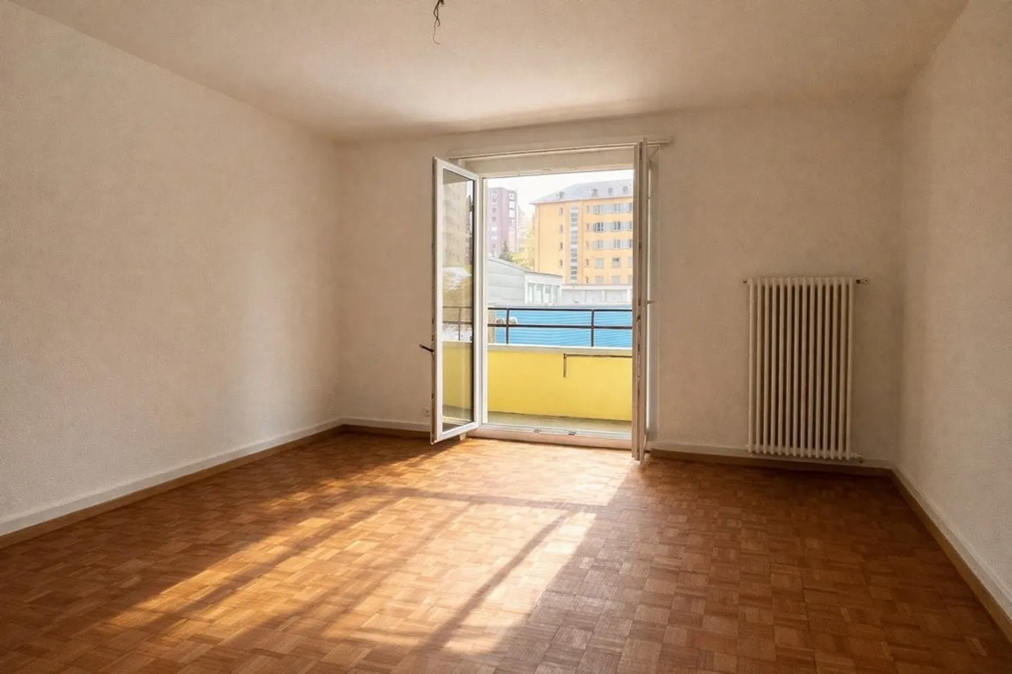 Bellissimo appartamento ristrutturato in un quartiere tranquillo - Foto 4 di 8