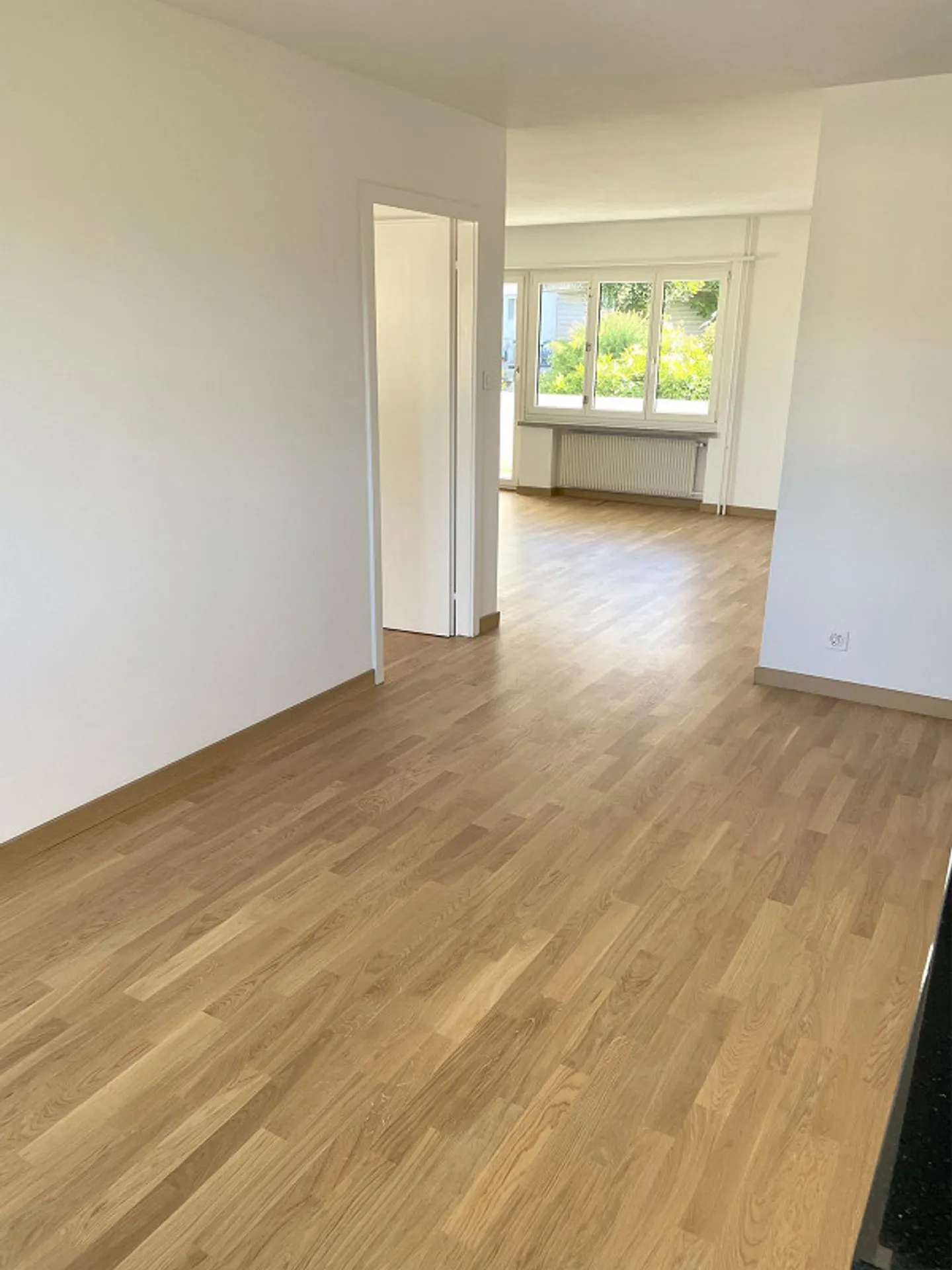 Freshly renovated 3.5 room apartment with a view of greenery - Photo 8 of 13