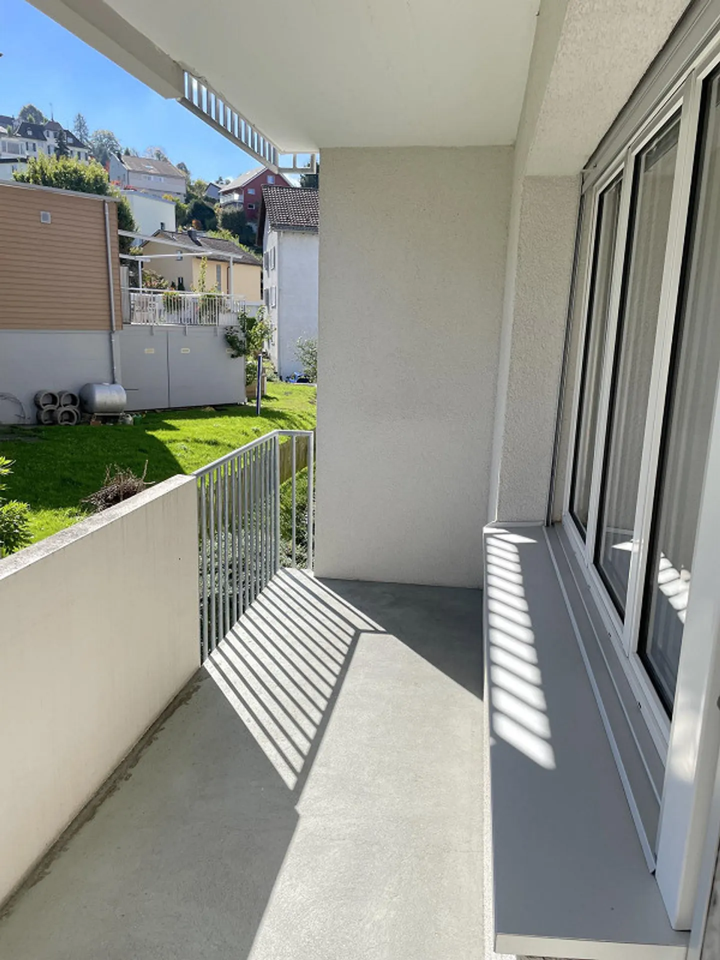 Freshly renovated 3.5 room apartment with a view of greenery - Photo 10 of 13