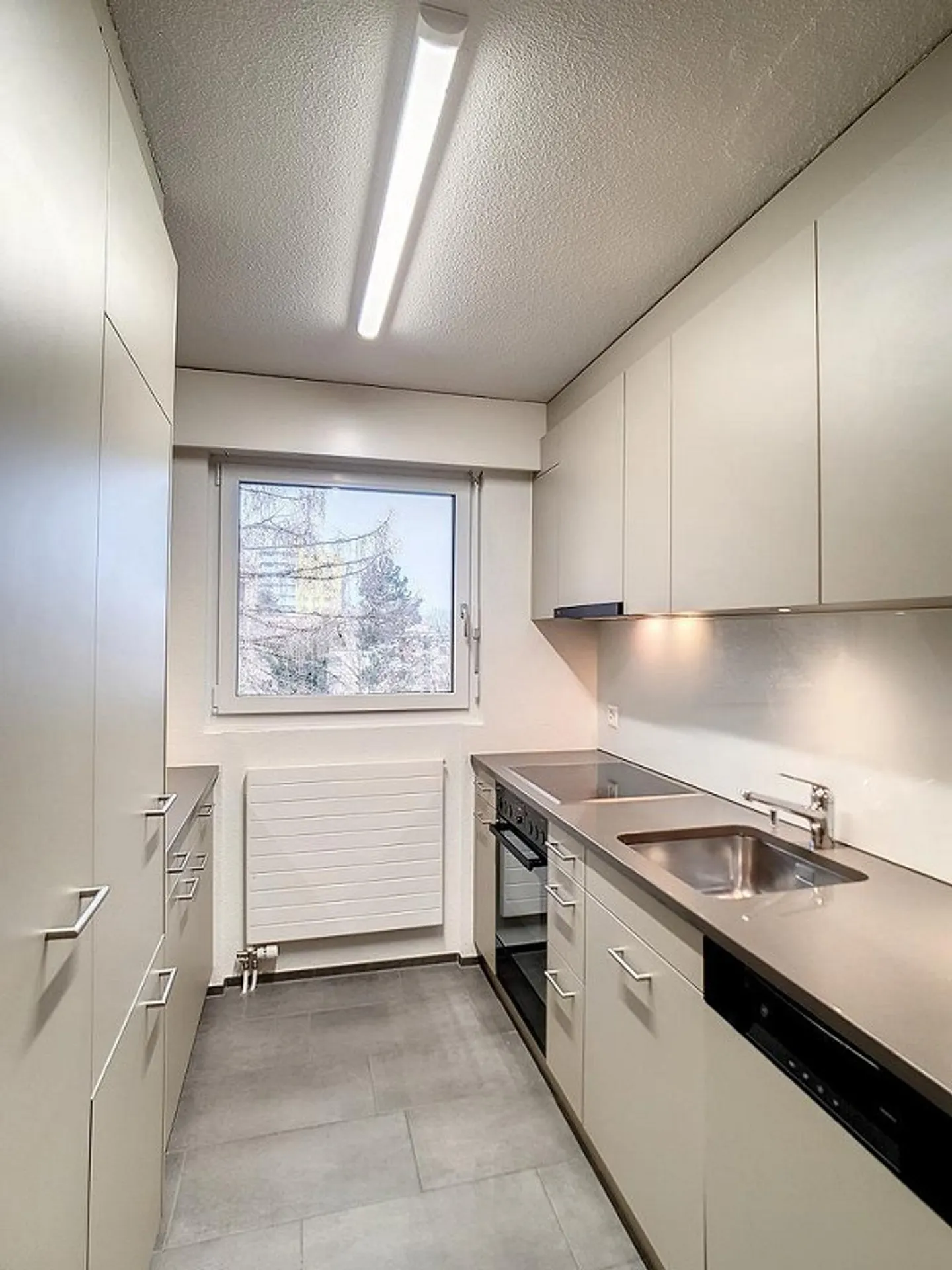 Cozy 3.5 Room Apartment Near City Center - Photo 4 of 8