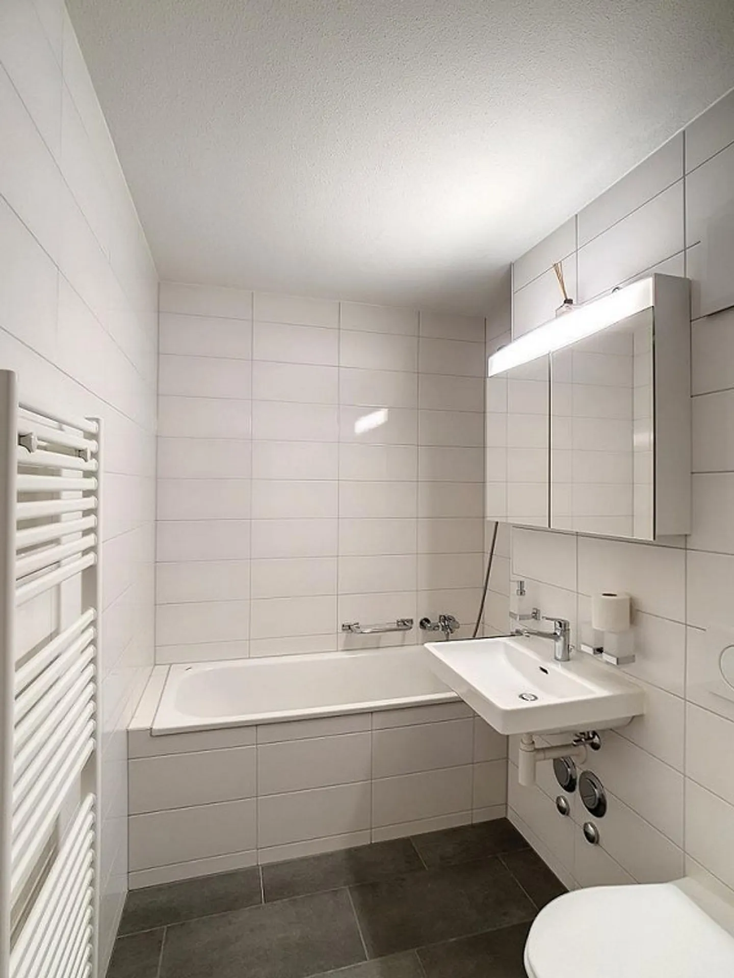 Cozy 3.5 Room Apartment Near City Center - Photo 6 of 8