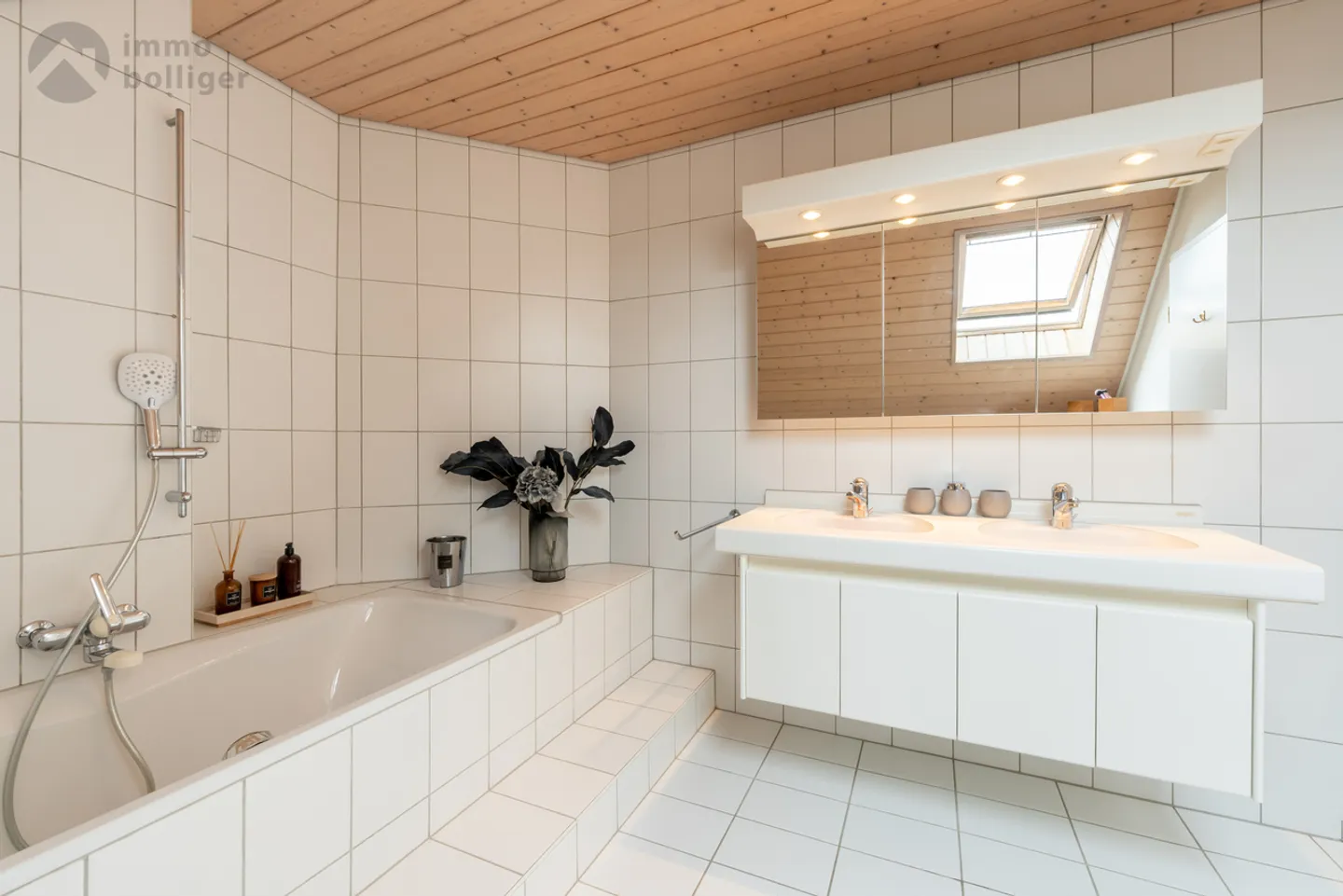 Light-Filled Maisonette Apartment with Private Garden - Photo 9 of 11