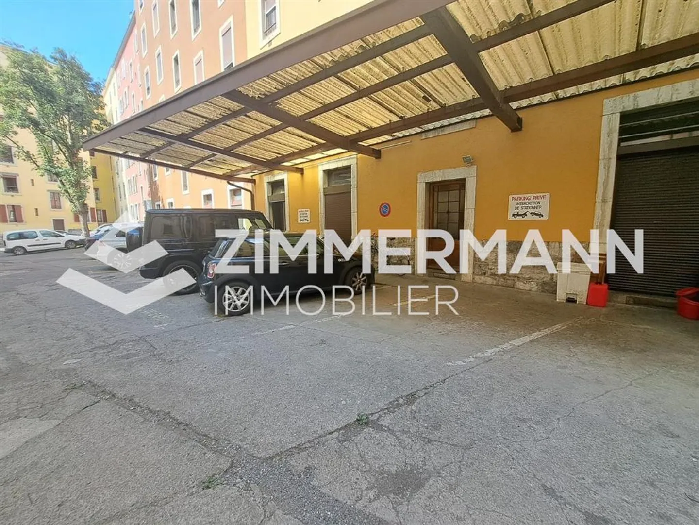 Parking - Photo 2 sur 2