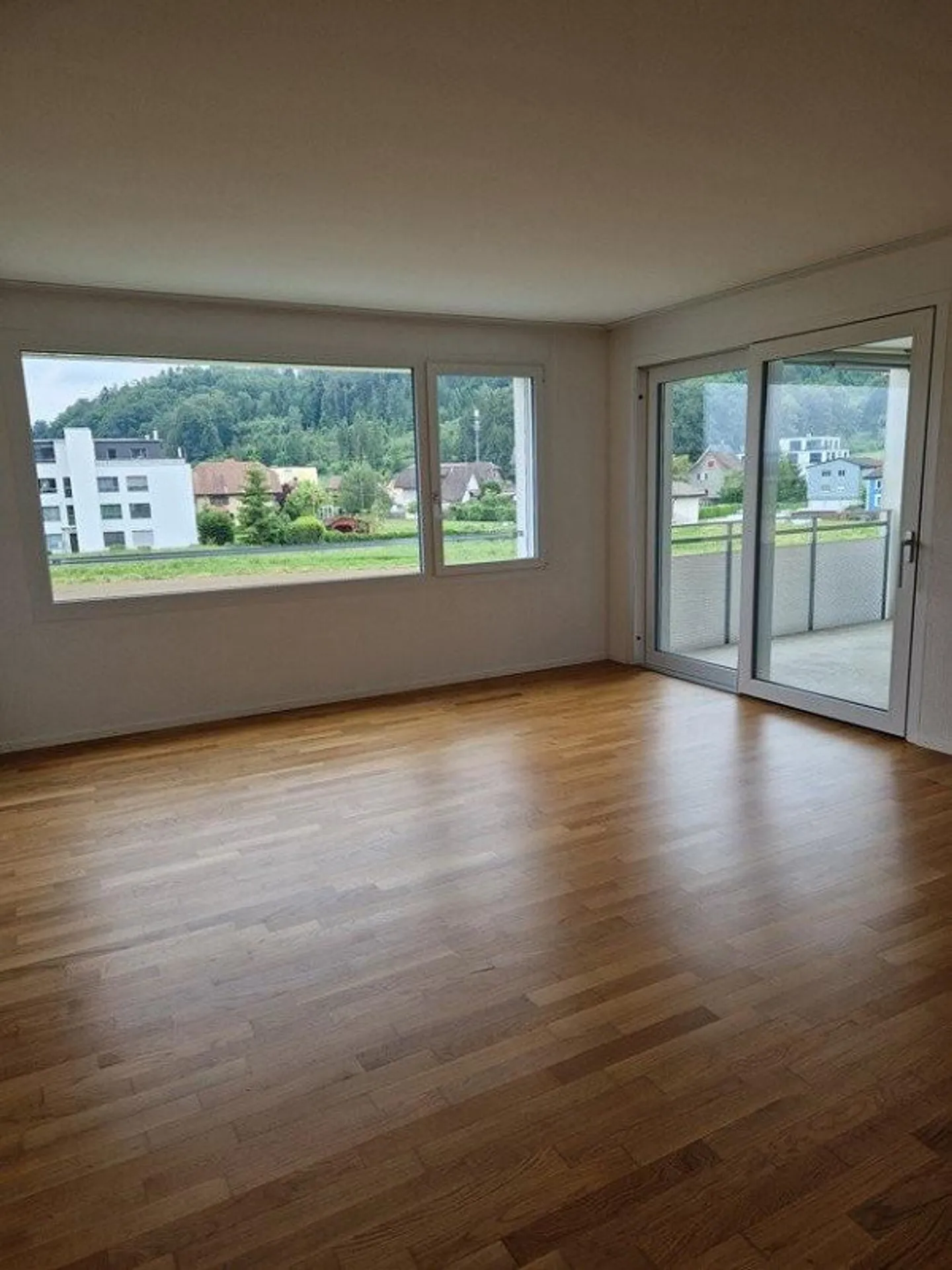 Quietly located 2.5-room apartment is looking for you! - Photo 3 of 7