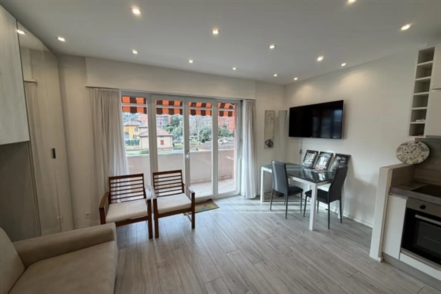 Strategic Studio Apartment just a Stone's Throw from the Italian Border - Photo 2 of 5