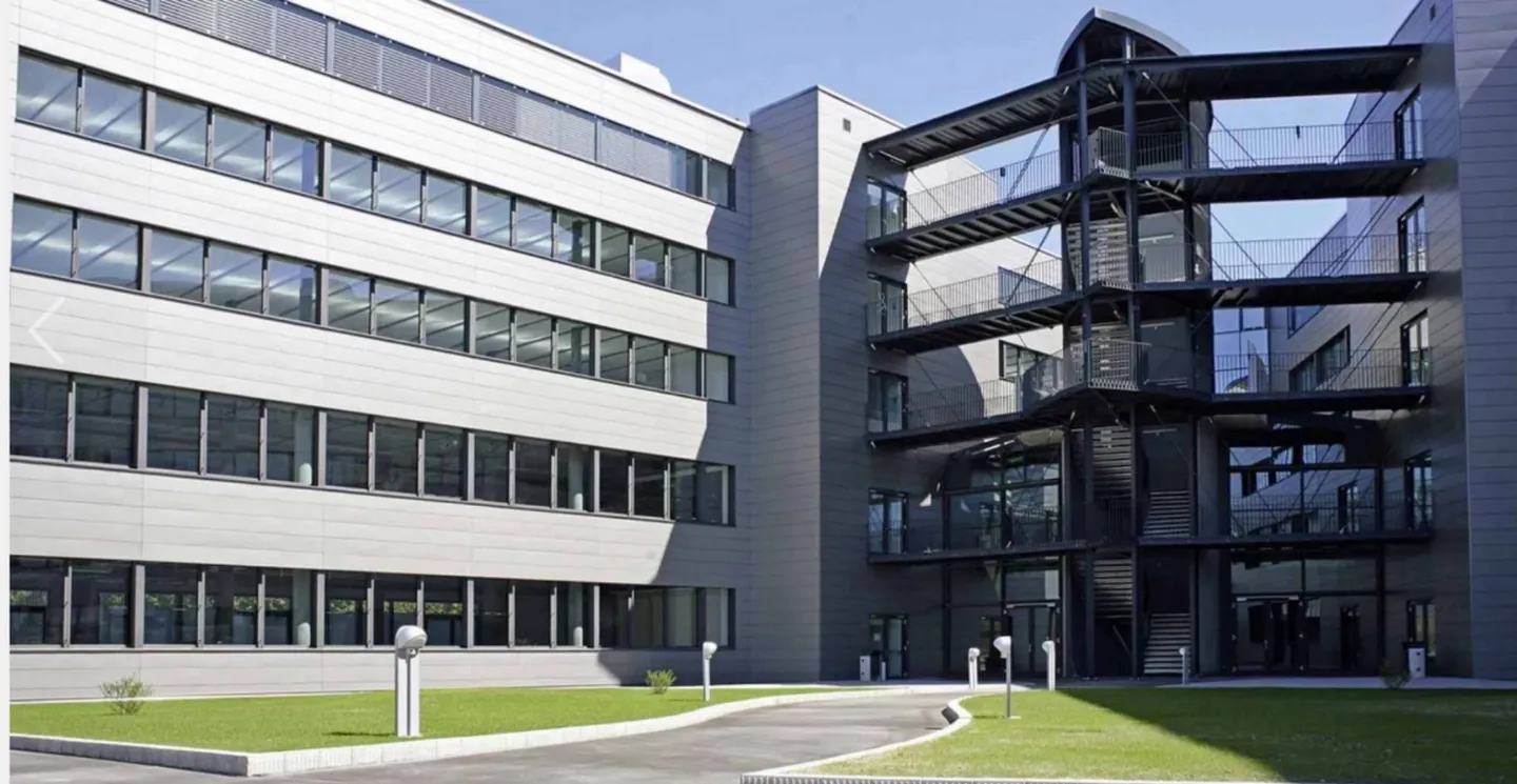 Ufficio di nuova costruzione di 230 m2 completamente attrezzato - Foto 2 di 7