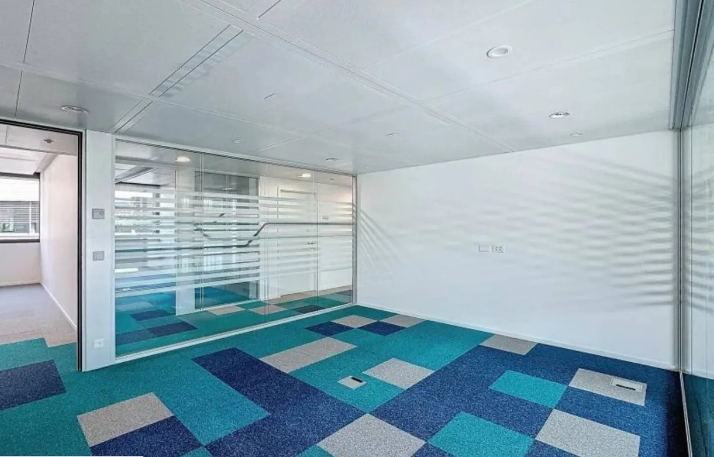 Ufficio di nuova costruzione di 230 m2 completamente attrezzato - Foto 3 di 7