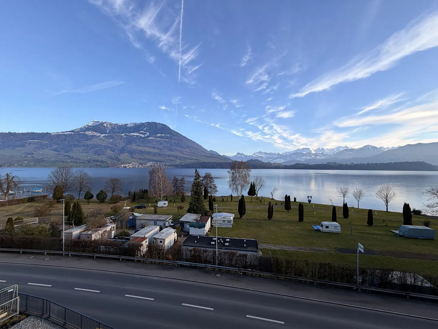 Prima occupazione appartamento di 4,5 stanze con vista sul lago e panorama montano - Foto 2 di 17