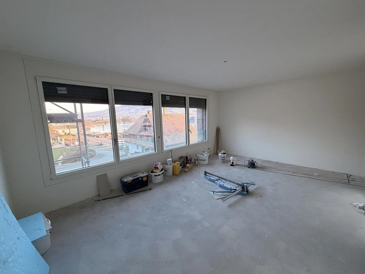 Prima occupazione appartamento di 4,5 stanze con vista sul lago e panorama montano - Foto 10 di 17