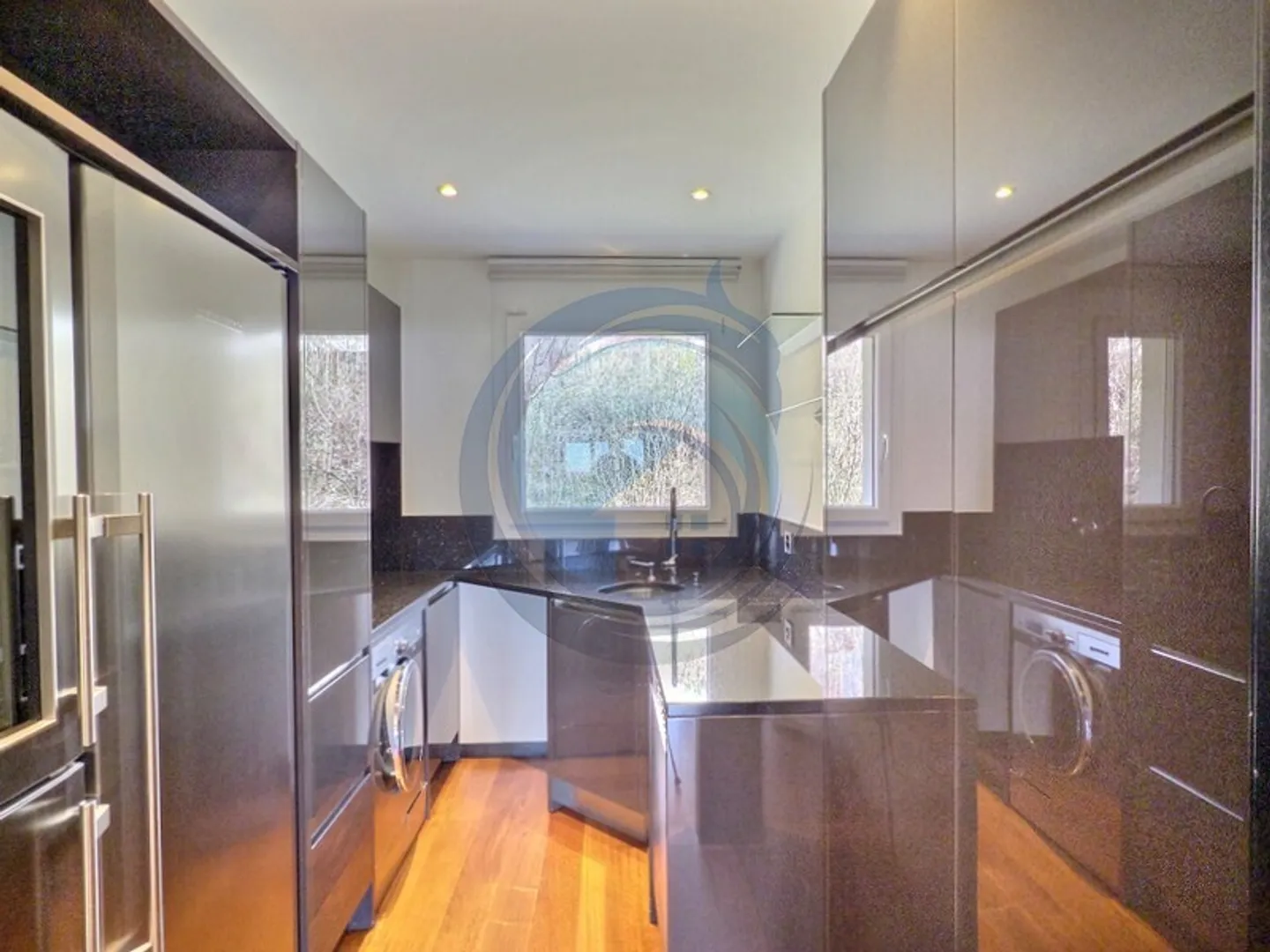 Luxury Duplex with Lake View - Photo 9 of 21