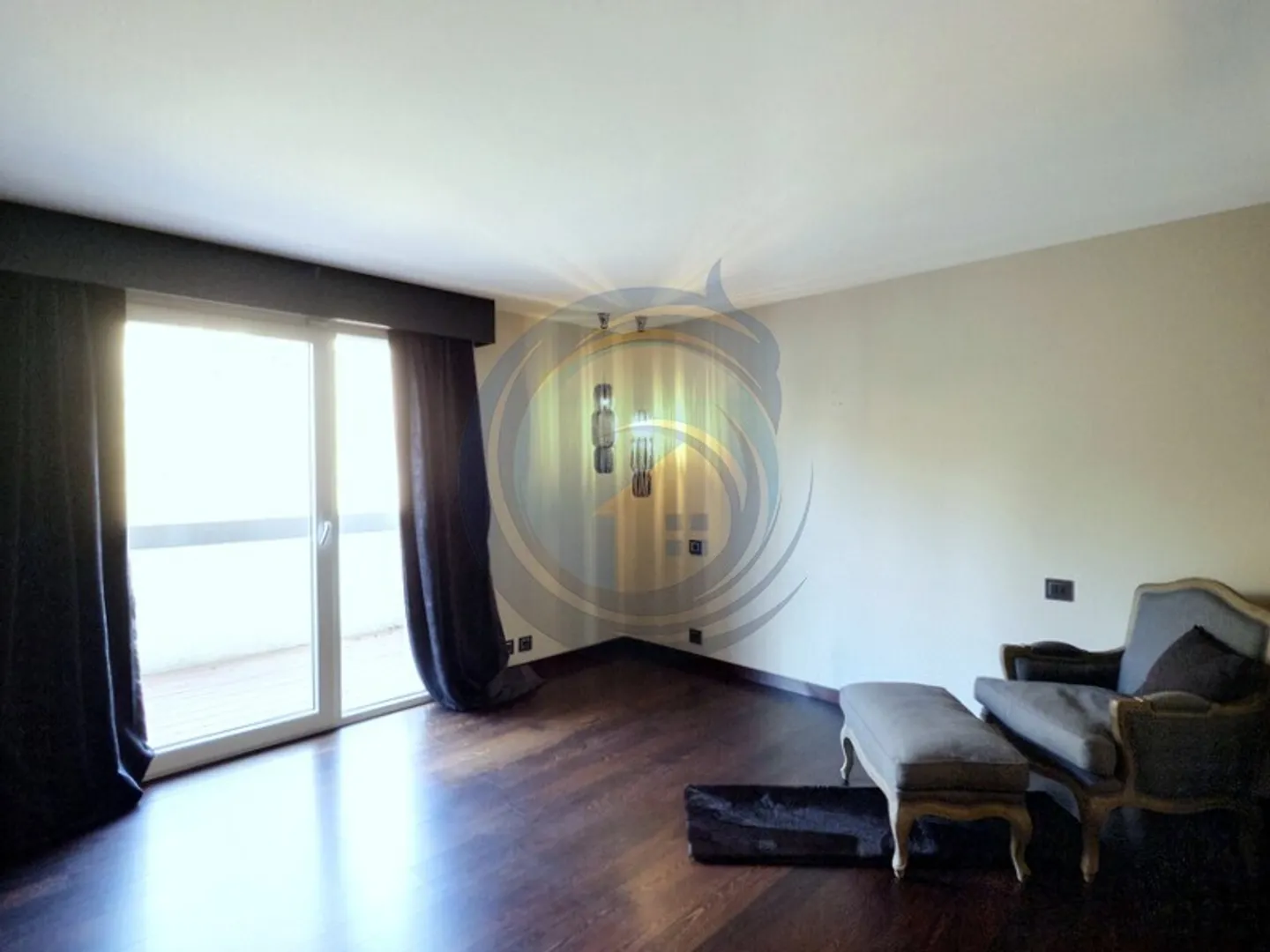 Luxury Duplex with Lake View - Photo 10 of 21