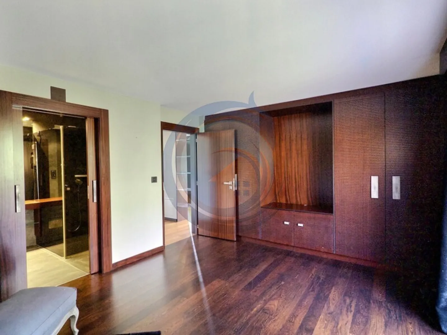 Luxury Duplex with Lake View - Photo 11 of 21