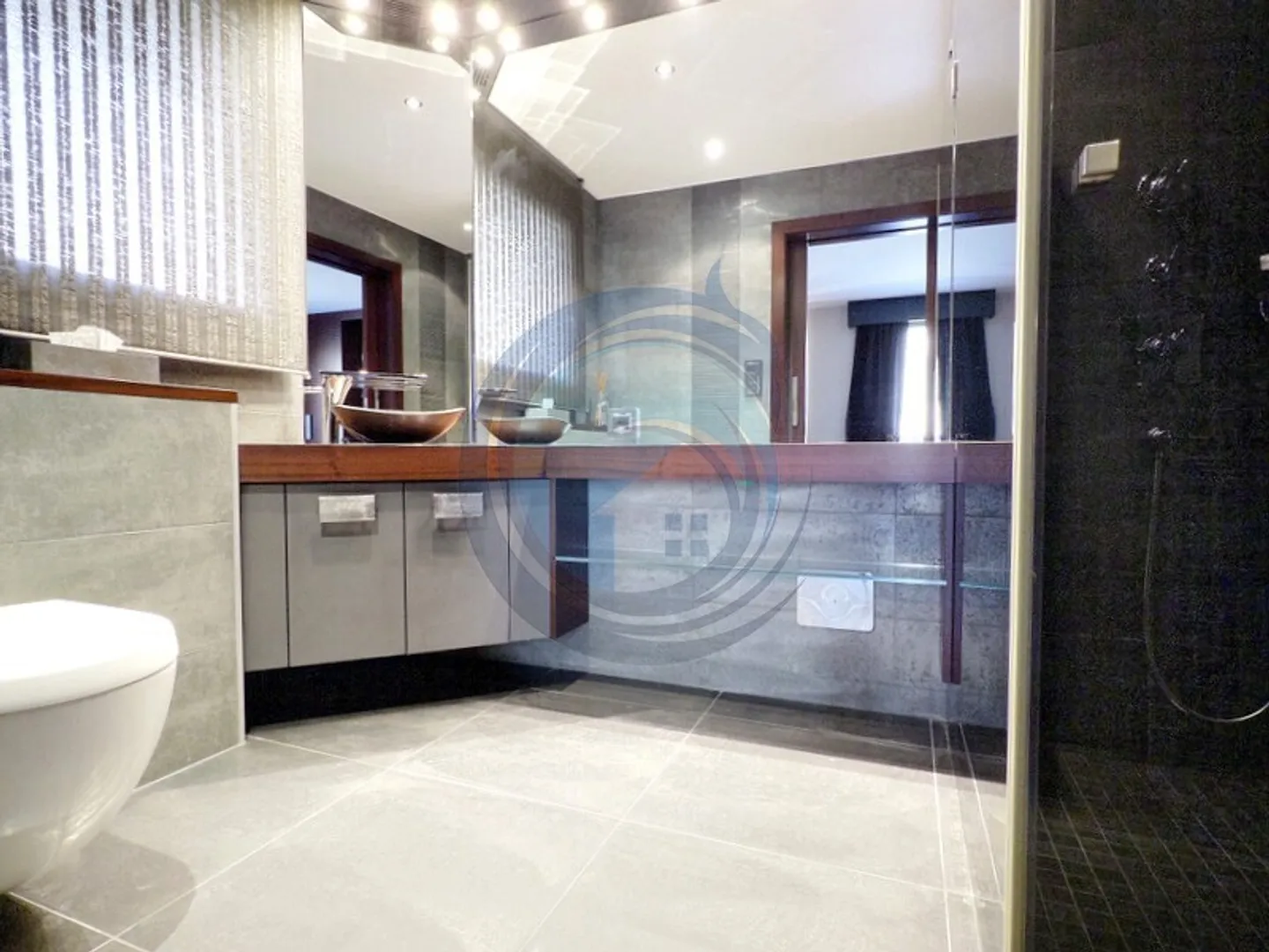 Luxury Duplex with Lake View - Photo 12 of 21