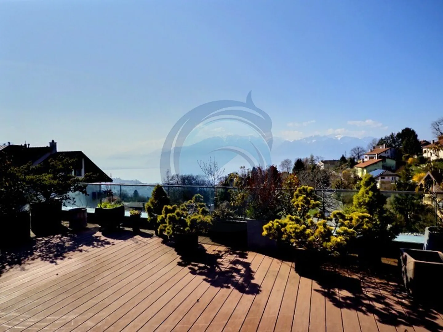 Luxury Duplex with Lake View - Photo 3 of 21