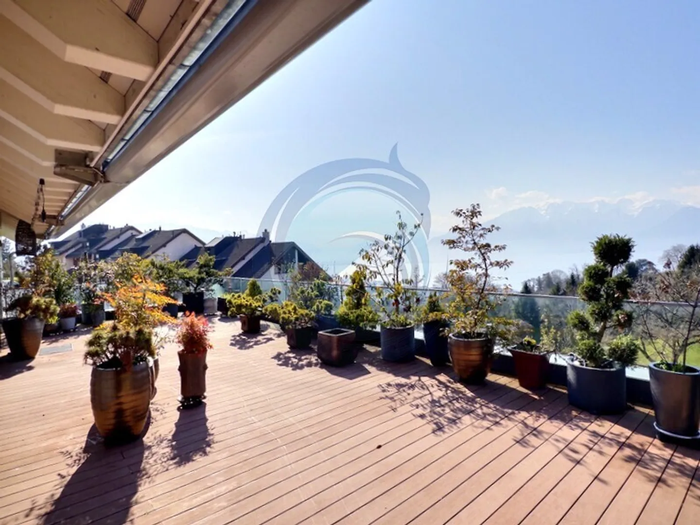 Luxury Duplex with Lake View - Photo 4 of 21