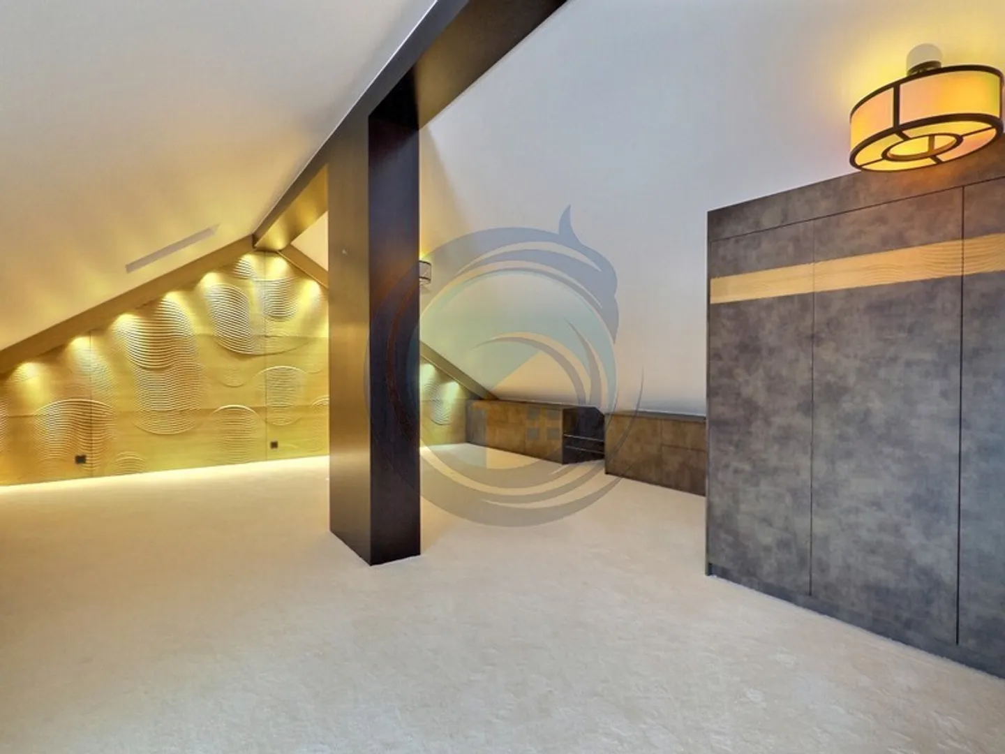 Luxury Duplex with Lake View - Photo 16 of 21