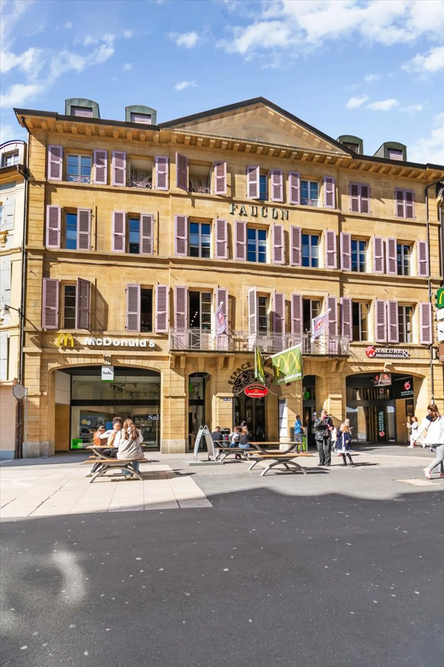 In the heart of a busy pedestrian street - Photo 1 of 1