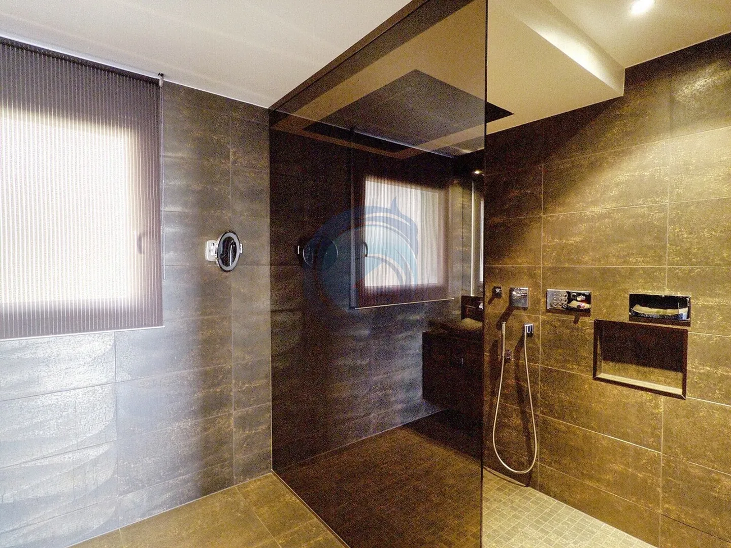 Luxury Duplex with Lake View - Photo 20 of 21