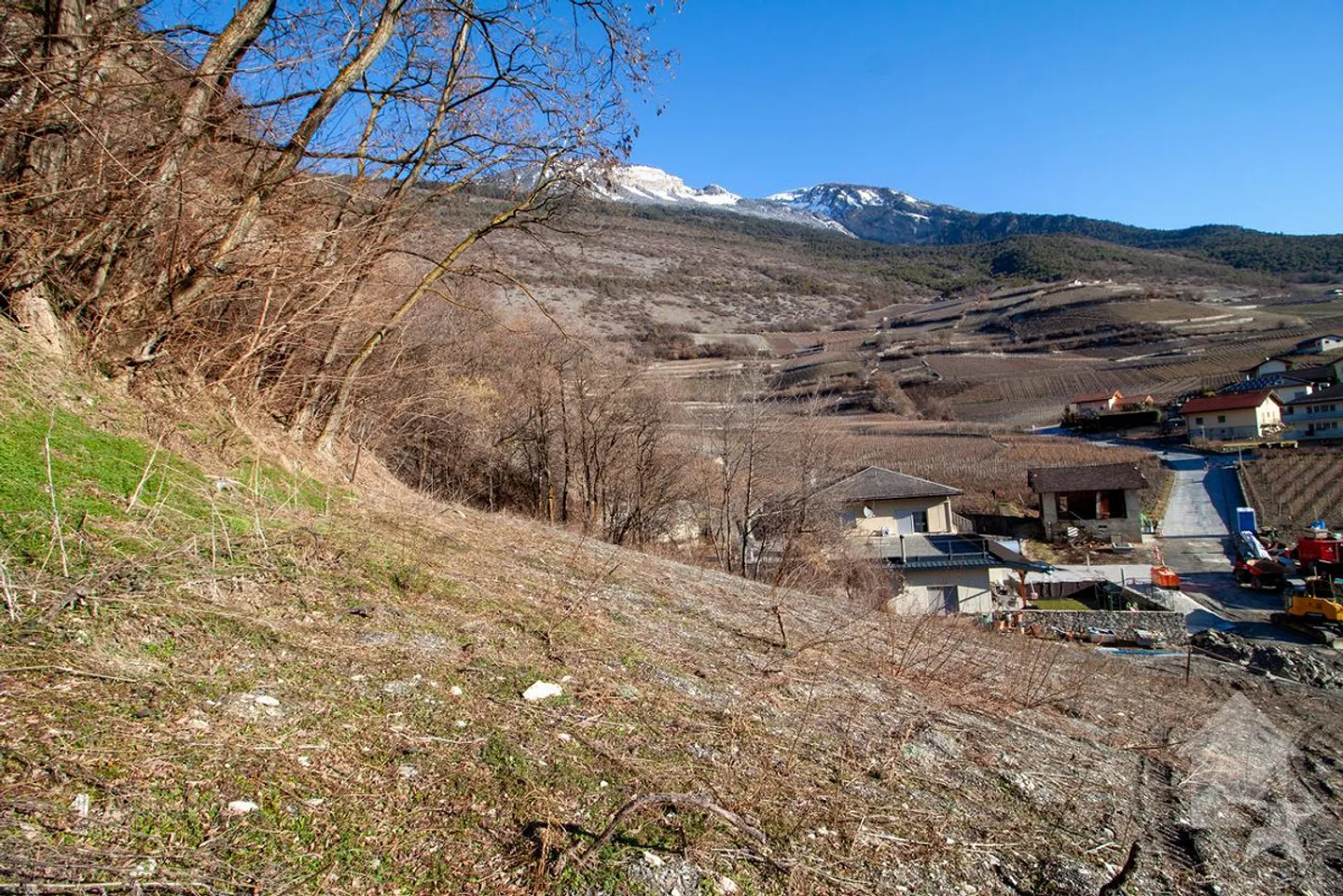 ! Struttura speciale per investitori ! Terreno di 1000 m2 con permesso di costruire - Foto 6 di 8