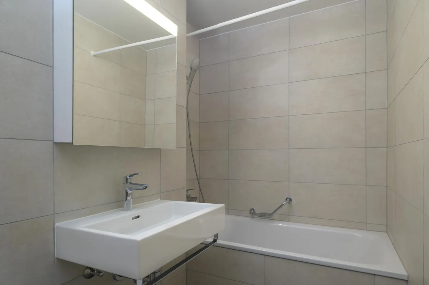 Renovated 3.5 Room Apartment - Photo 3 of 5