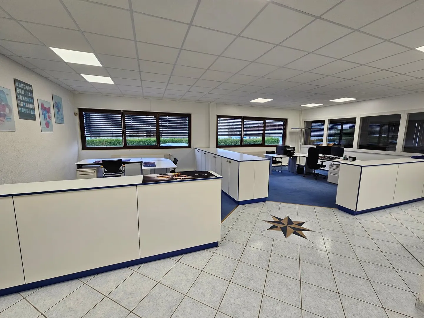 380 m2 distributed in 4 commercial premises. - Photo 2 of 2