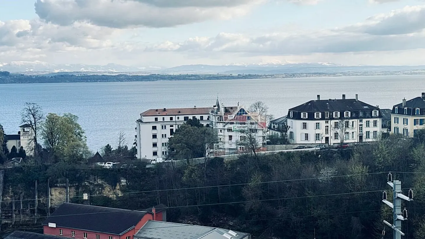 High Standard Apartment in the City Center of Neuchâtel - Photo 14 of 17