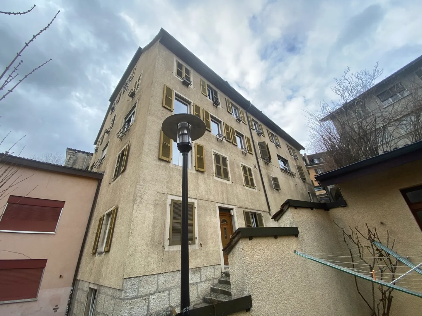Building of 7 apartments and 2 shops. - Photo 1 of 12
