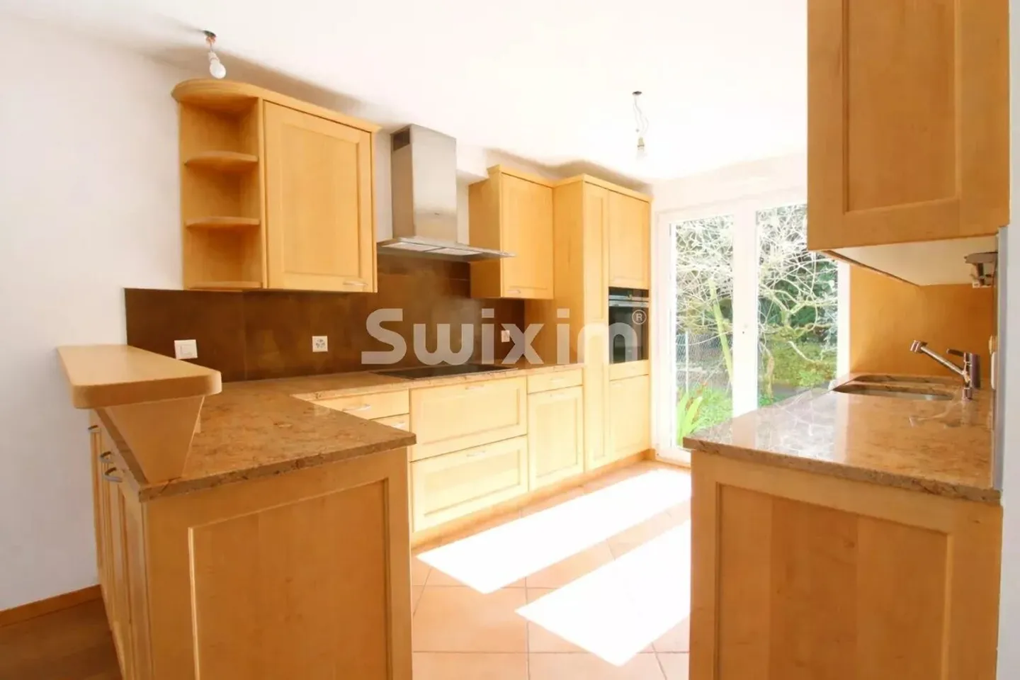 Casa affascinante con giardino - Foto 3 di 11