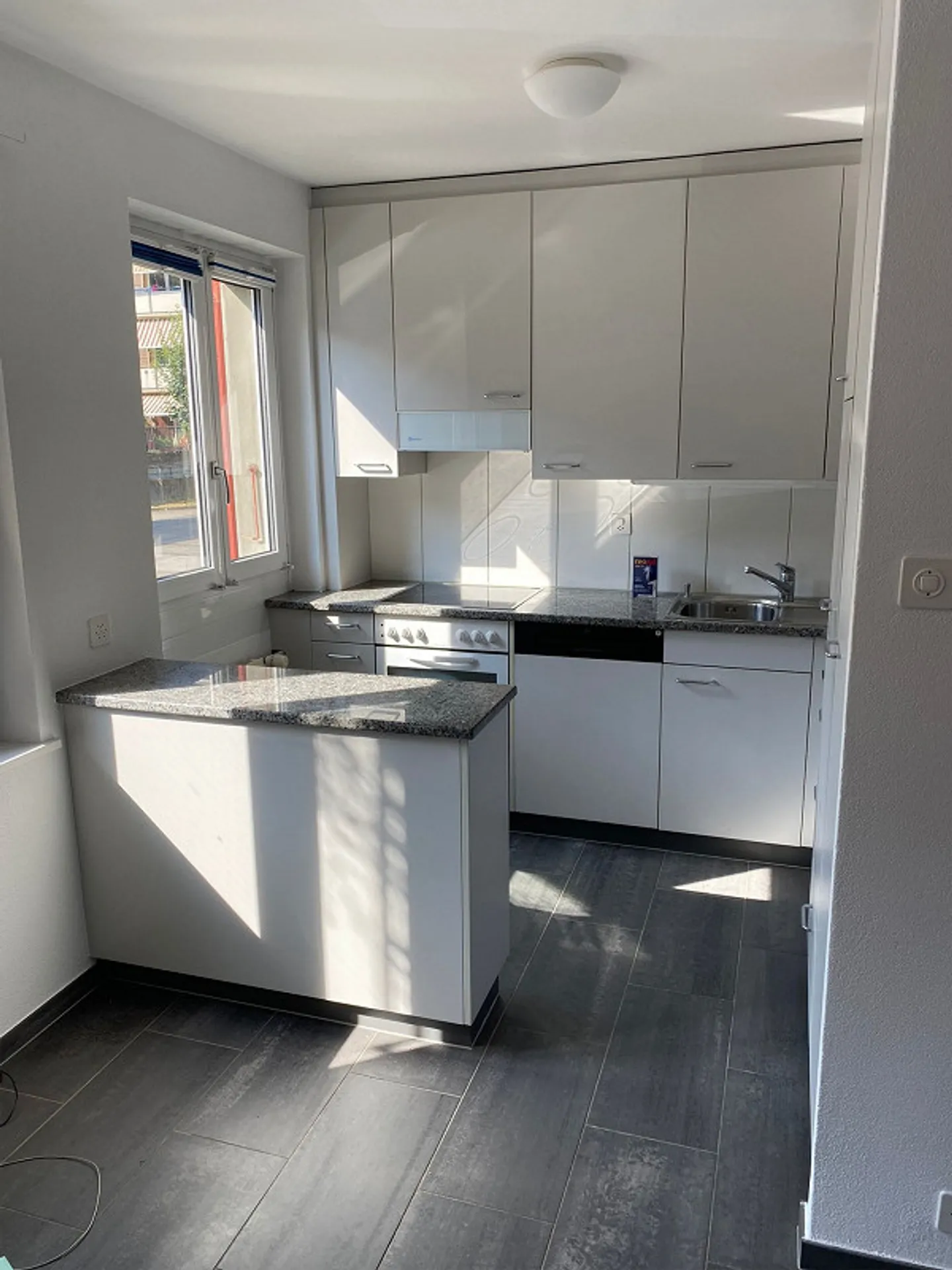 Sonnige Wohnung mit Balkon - Foto 1 von 17