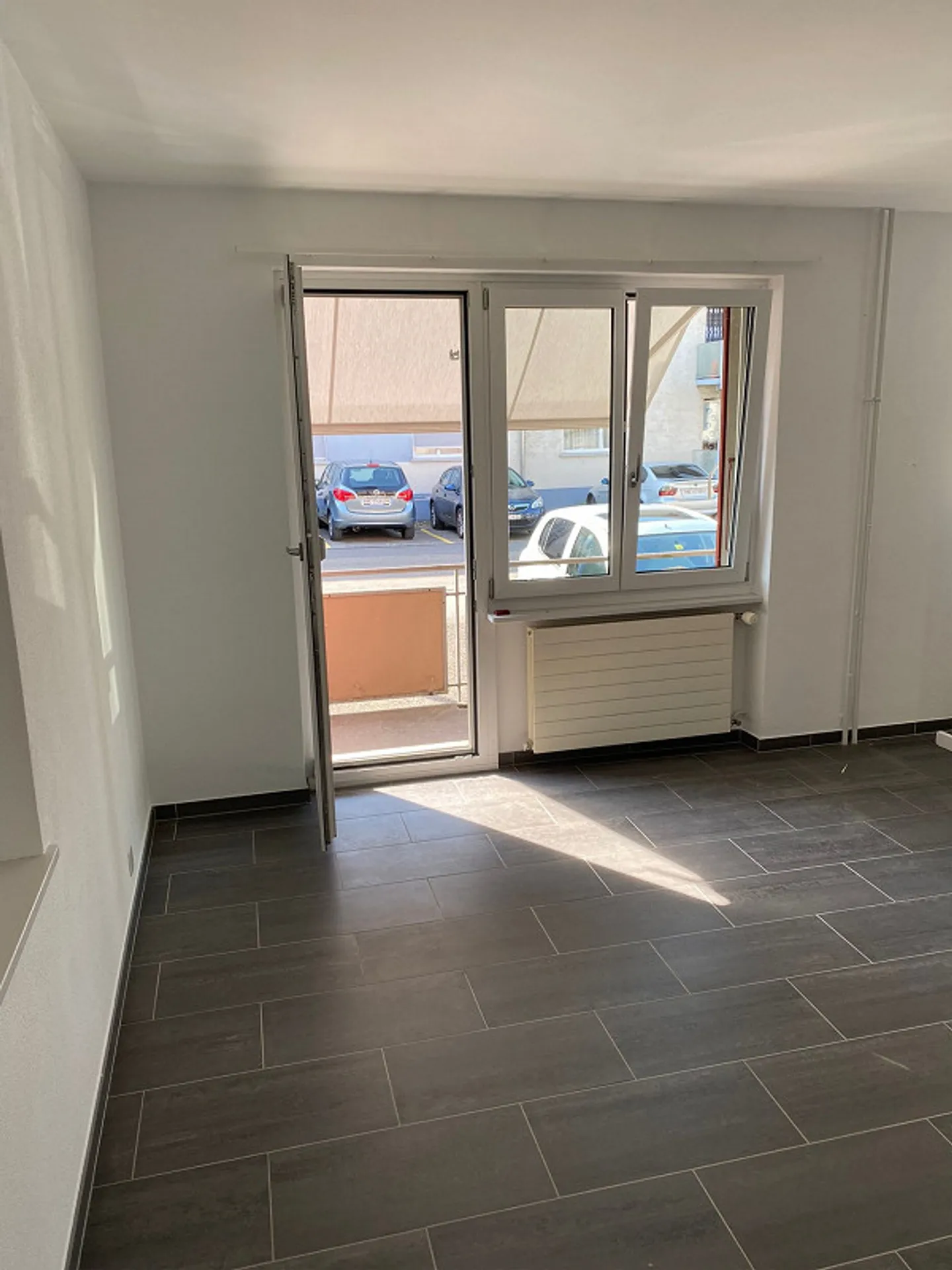 Sonnige Wohnung mit Balkon - Foto 2 von 17