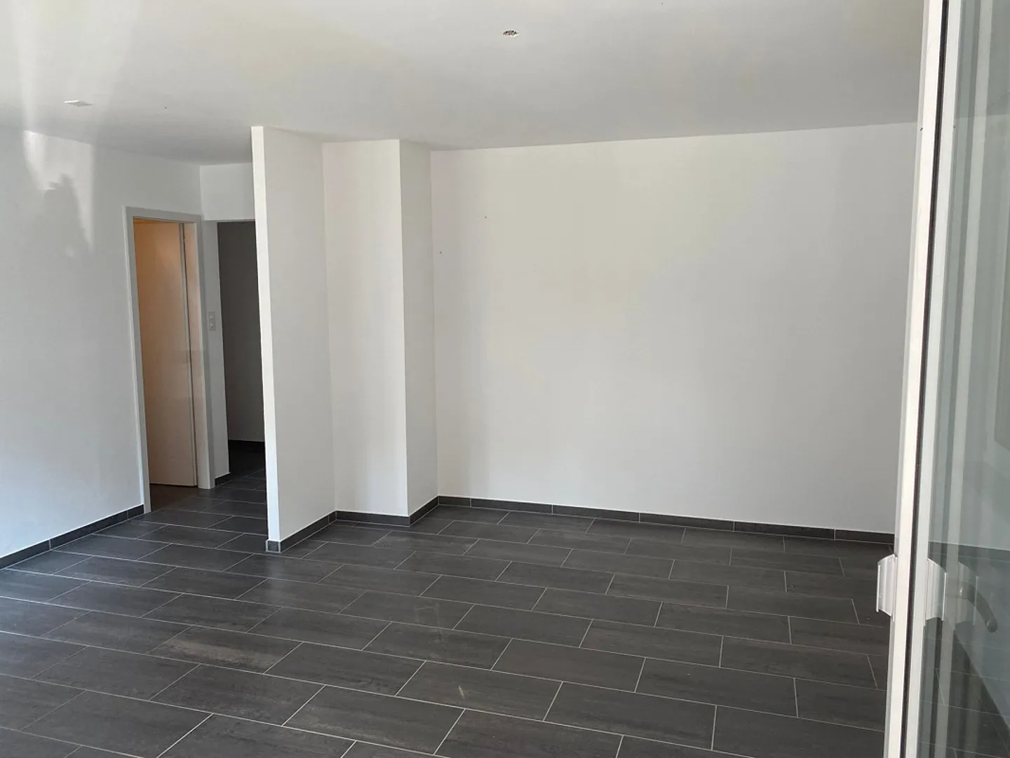 Sonnige Wohnung mit Balkon - Foto 3 von 17