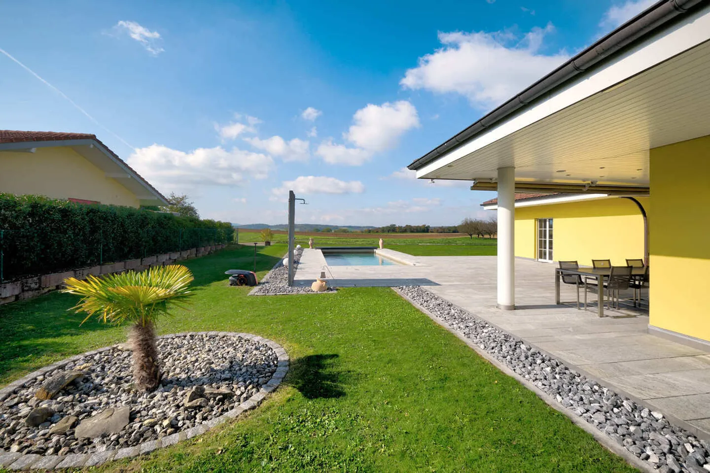 Spacious Family Home with Pool - Photo 11 of 13