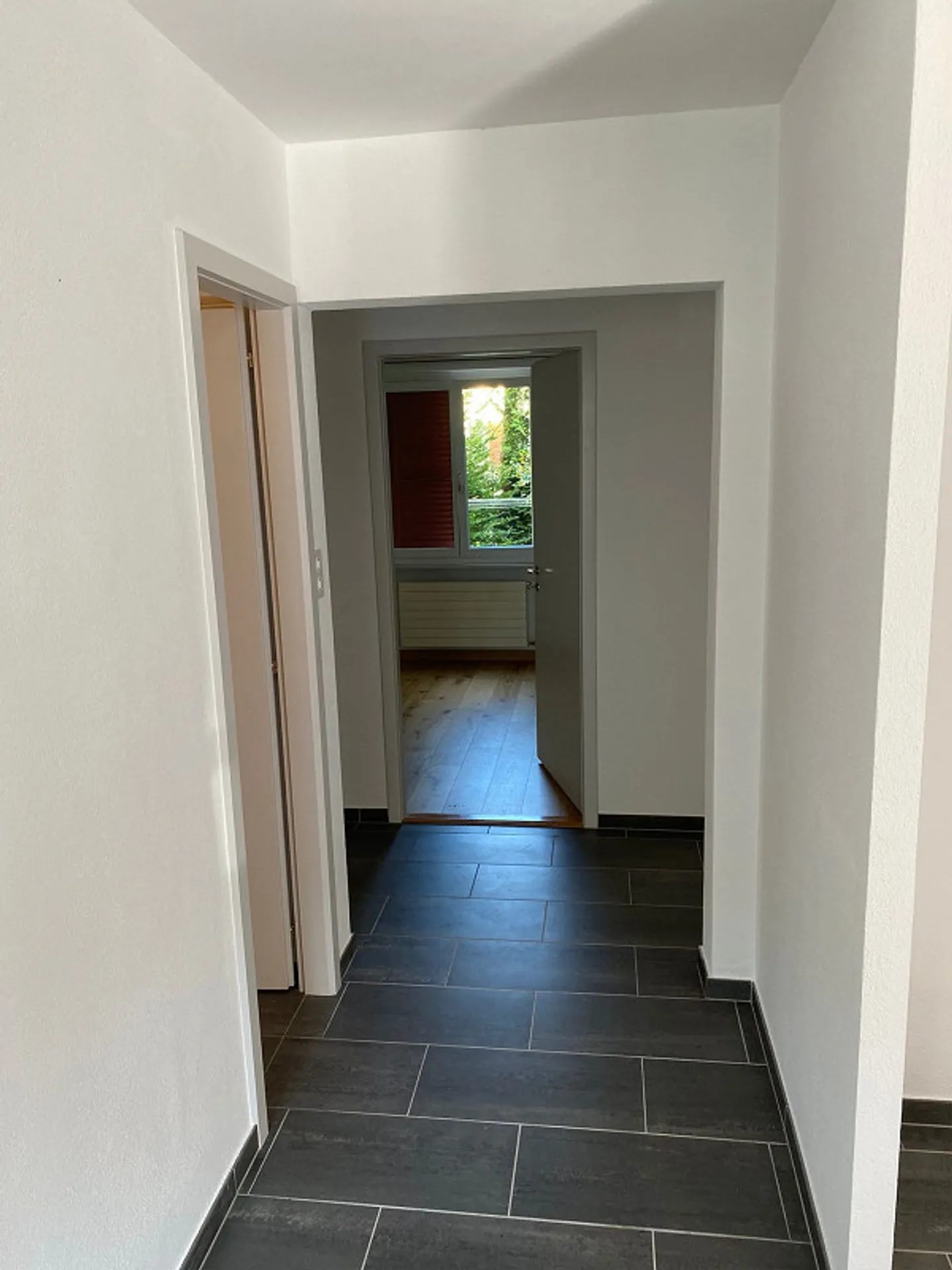 Sonnige Wohnung mit Balkon - Foto 4 von 17