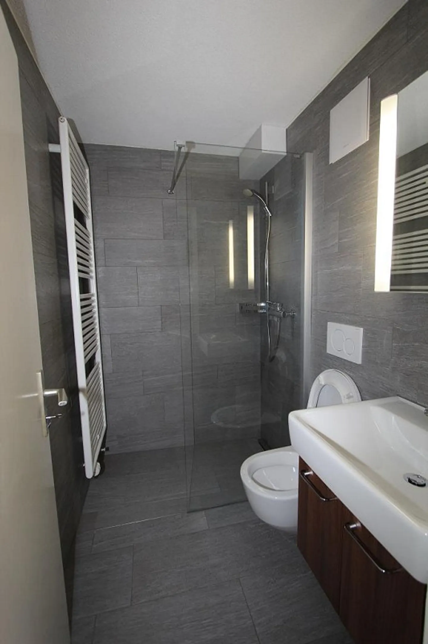 Sunny apartment in a central location - Photo 4 of 8