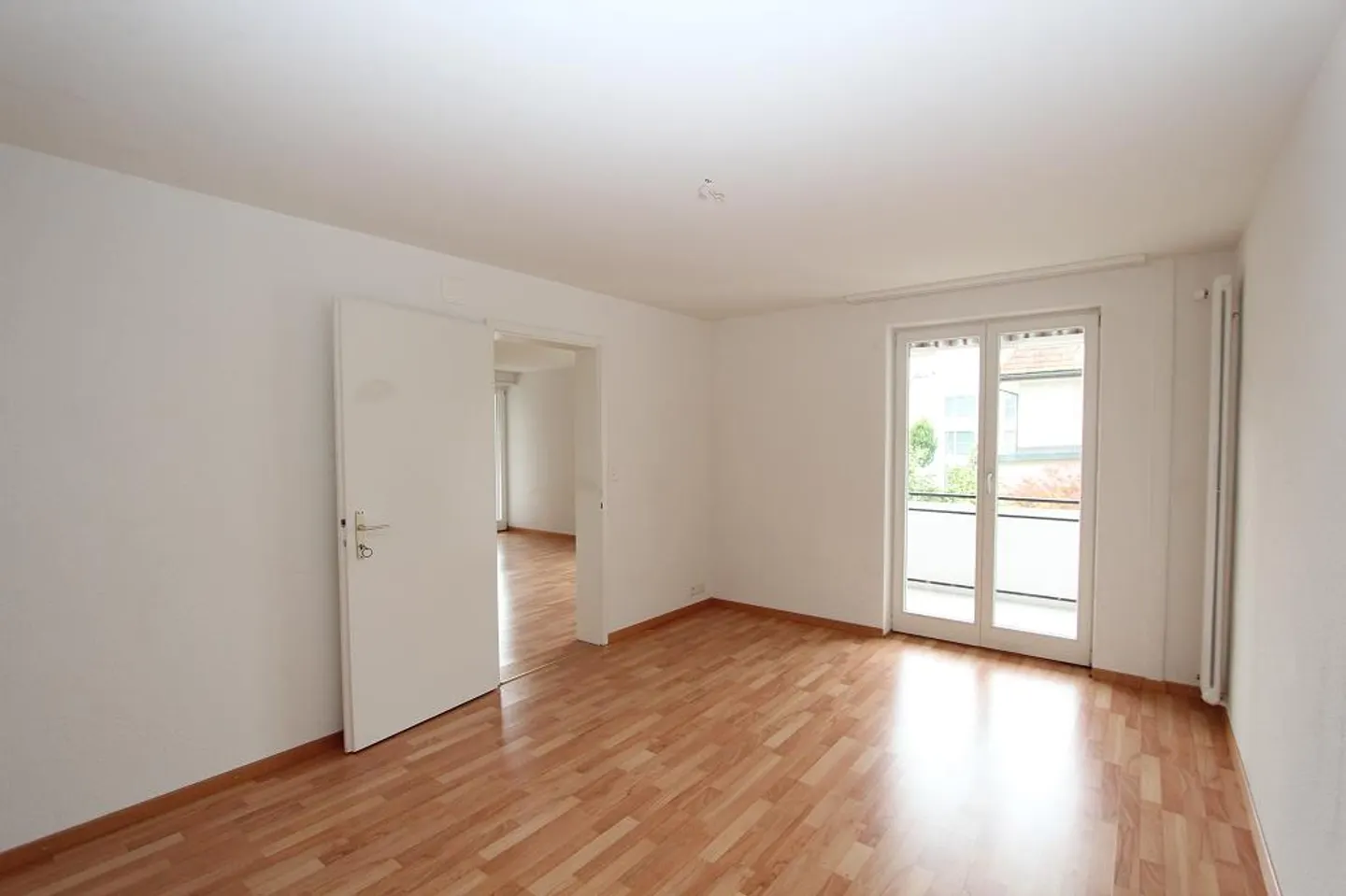 Sunny apartment in a central location - Photo 5 of 8
