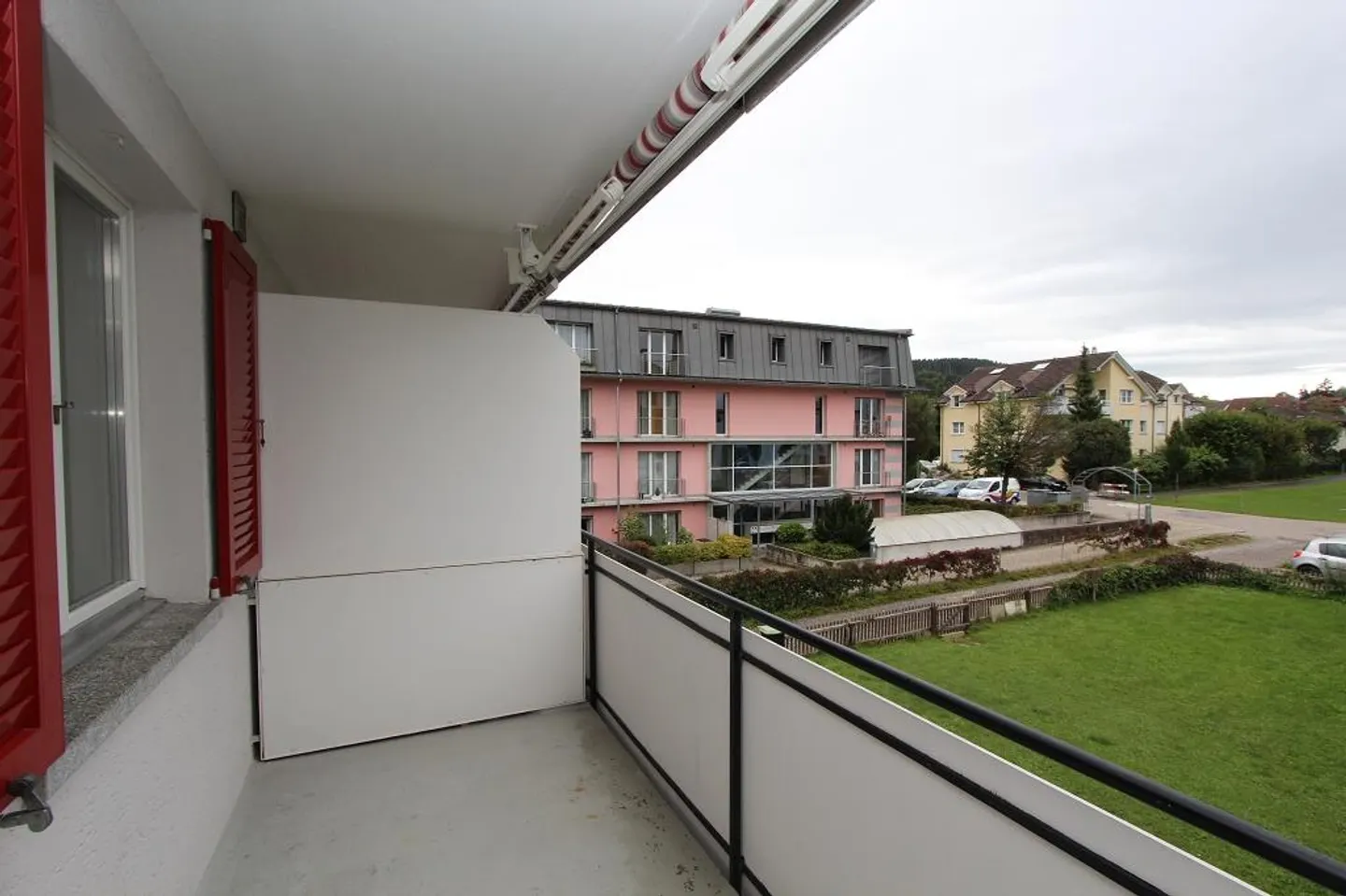 Sunny apartment in a central location - Photo 6 of 8