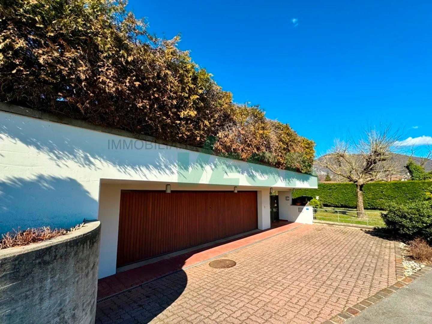 Geräumige und elegante Villa mit viel Platz und schönem Pool - Foto 5 von 11