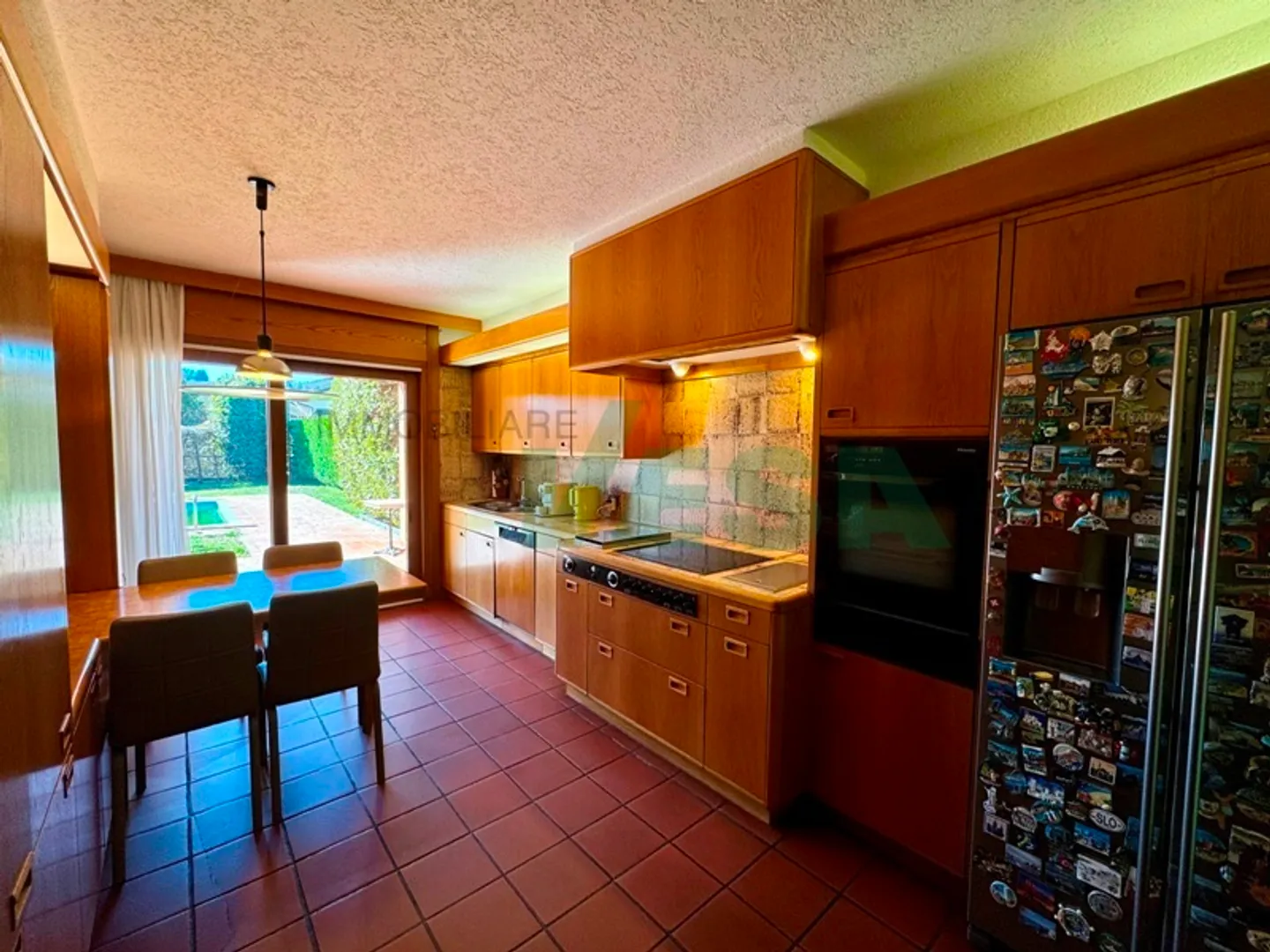 Geräumige und elegante Villa mit viel Platz und schönem Pool - Foto 8 von 11
