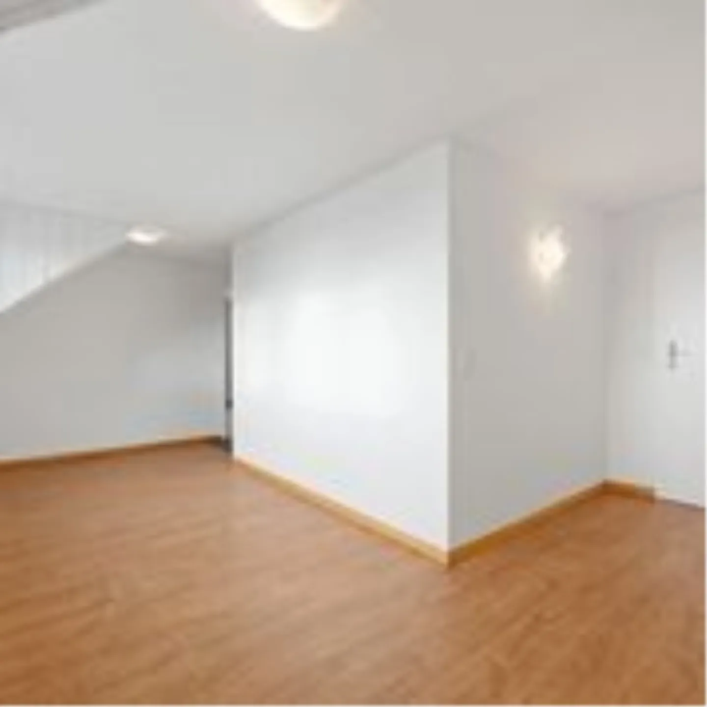 «Heimelige Dachwohnung an ruhiger Lage mit renovierter Küche!» - Foto 5 di 6