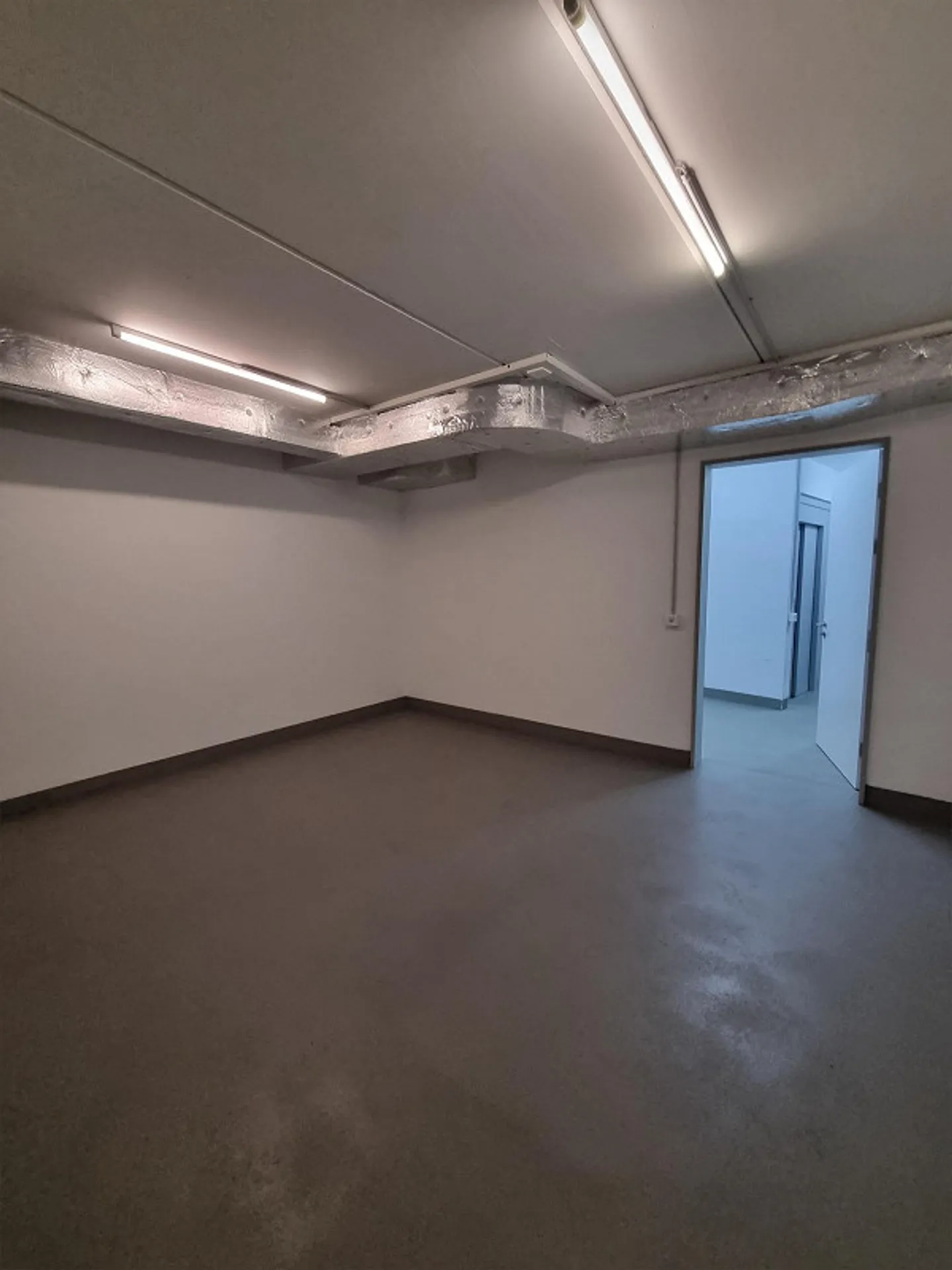 Salle de loisirs / de stockage de 41 m3 - Photo 1 sur 5