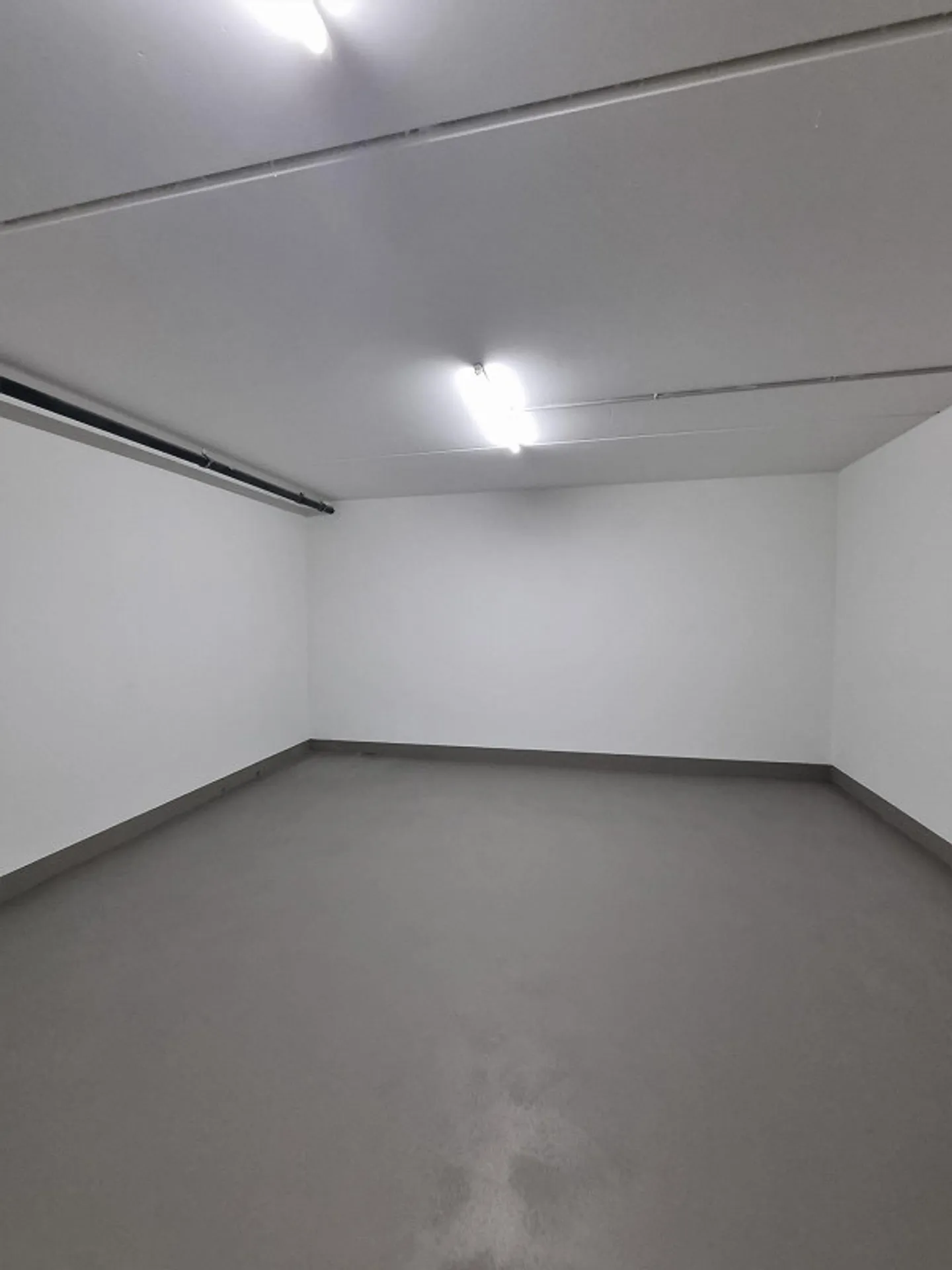 Salle de loisirs / de stockage de 41 m3 - Photo 2 sur 5