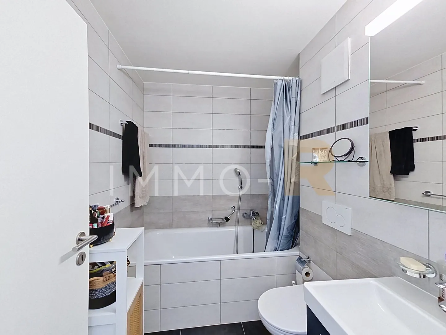 Incantevole e spazioso appartamento 4.5 con Loggia - Foto 9 di 12