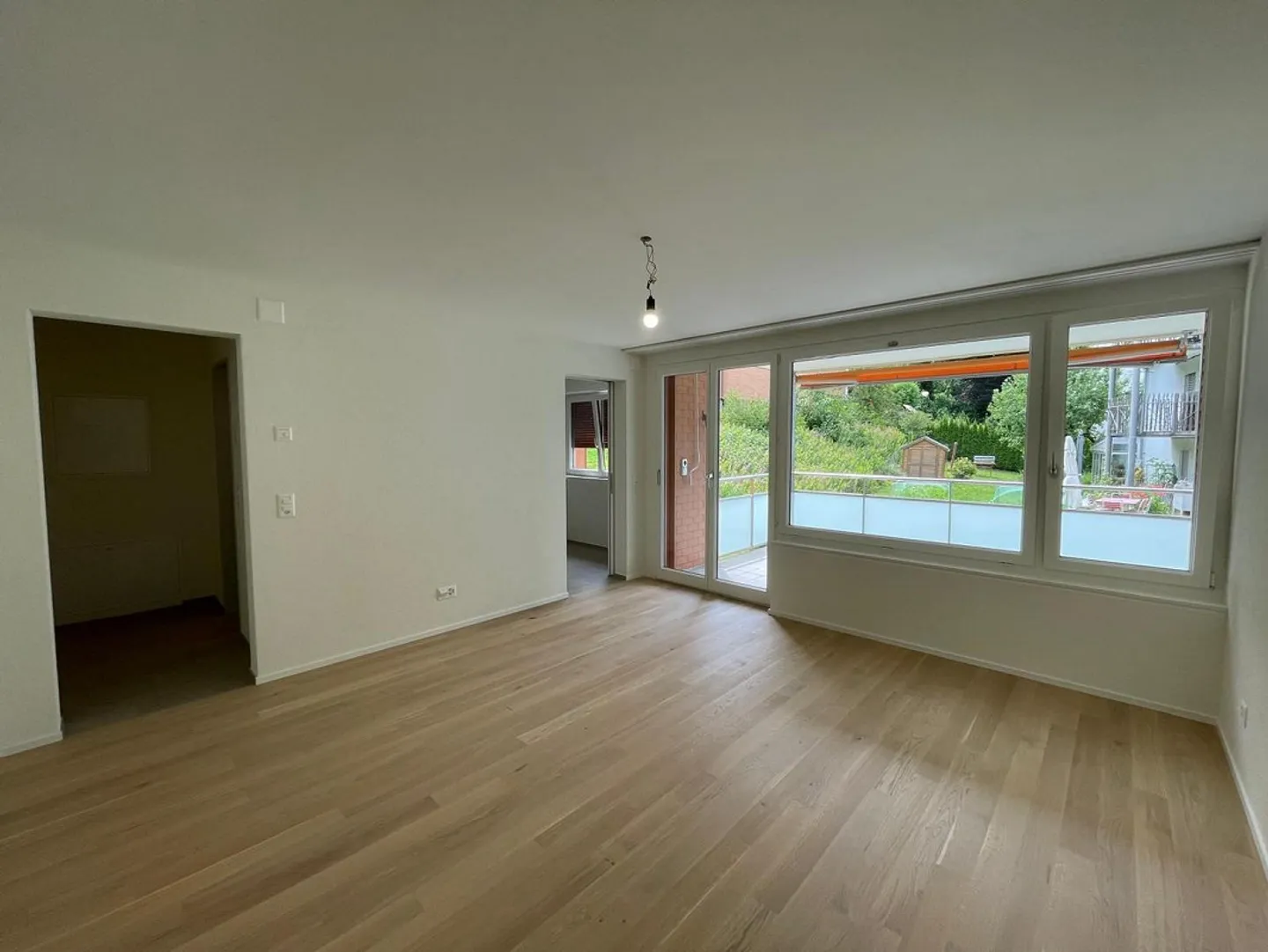 Completely renovated modern 1-room apartment - Photo 2 of 8